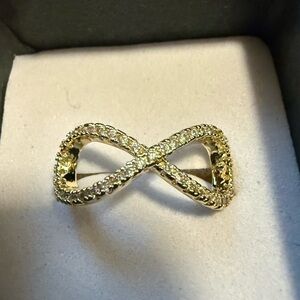 NEW!! Size 7 Infinity style band ring with pave stones